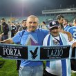 Met één van de weinige Lazio fans die de verplaatsing maakten